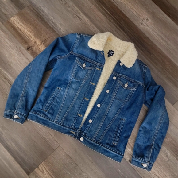 GAP Jackets & Blazers - Women's Gap Sherpa Lined Denim Jacket Sz S